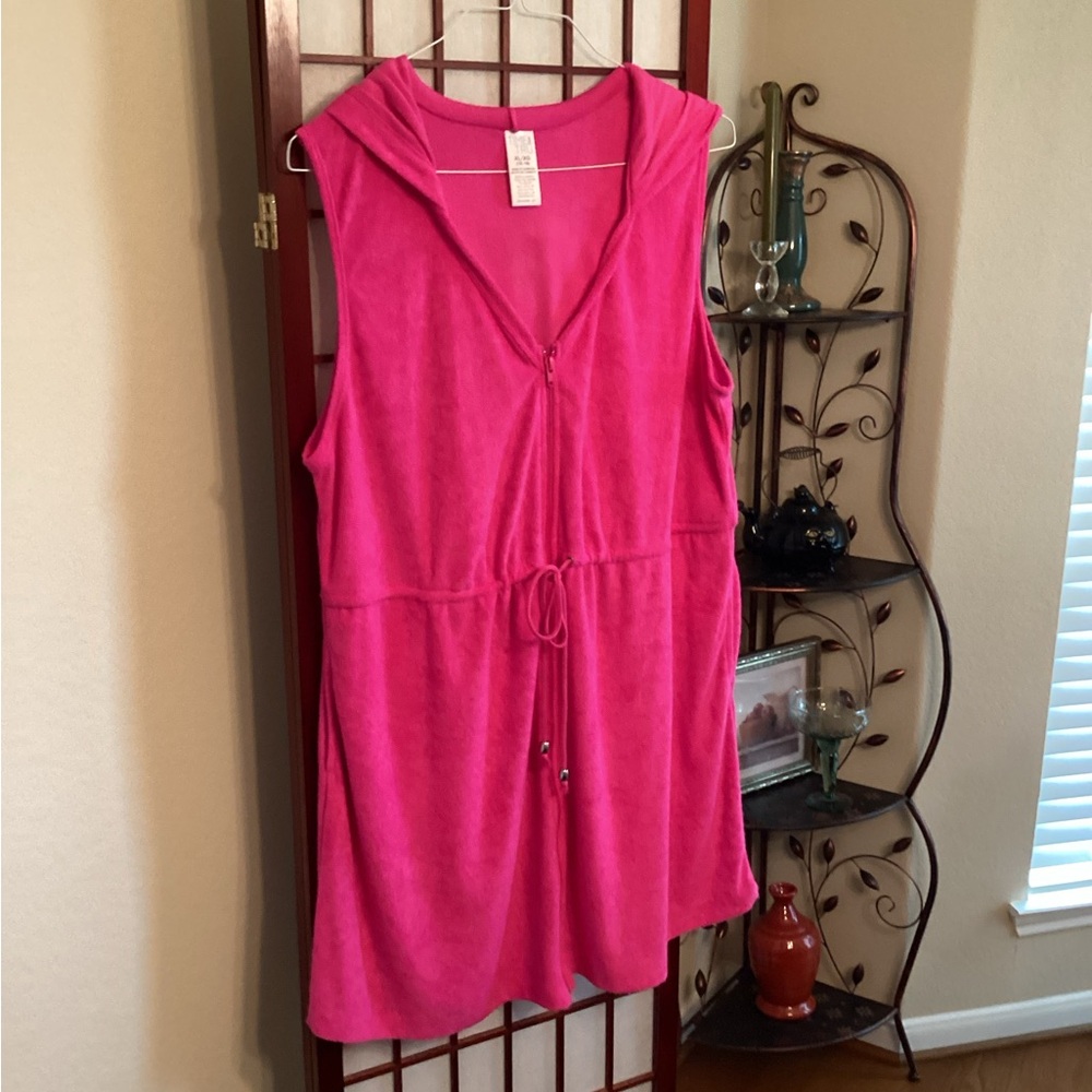 Sleeveless Hooded Zip-Front swimsuit coverup in Hot Pink
